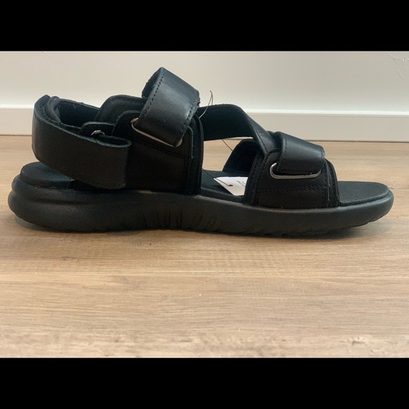 New UGG‎ MENS UNION STRAP LEATHER BLACK SANDAL SIZE 9 MODEL # 1114990. - Picture 3 of 7